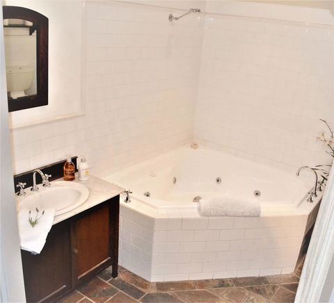 Bindley House B&B Cottage - Mackay Tourism 1