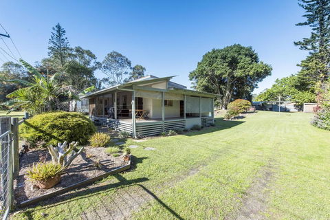 Bird Song - Iluka, NSW - Mackay Tourism 0
