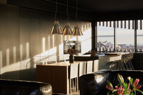 Birdcage Penthouse Luxury Melbourne Ultra Modern Industrial Chic - Mackay Tourism 3