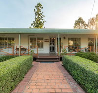 Birds 'n' Bloom Cottages - Mackay Tourism