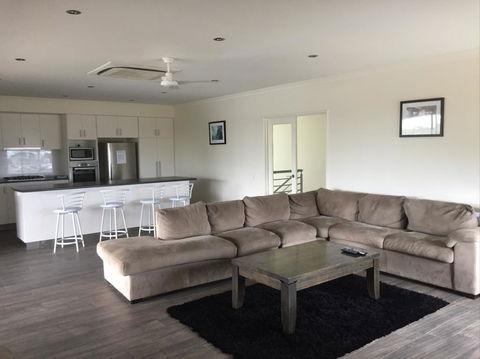 Blue Sky Apartment - Mackay Tourism 0