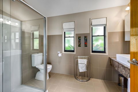 Blue Summit Cottages - Mackay Tourism 1