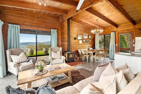 The Lodge By Mt Bellevue - Mackay Tourism 1