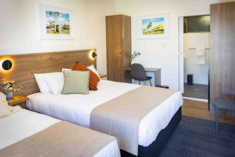 The Metropolitan Hotel - Mackay Tourism 0