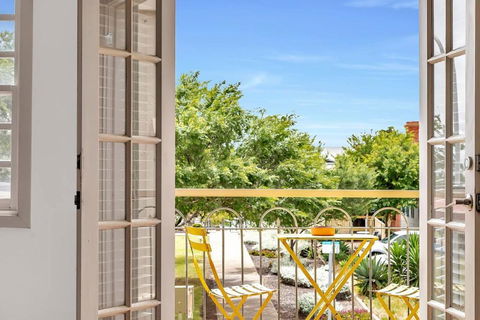 The Seaside Loft - A Breezy Beachside Lifestyle - Mackay Tourism 1