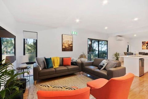 TheTree House Hobart Sleeps 8-2 Bath - Mackay Tourism 0