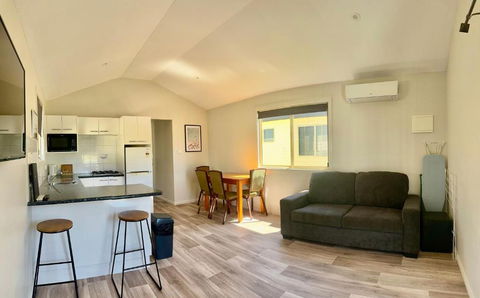 Timbertown Motel - Mackay Tourism 1