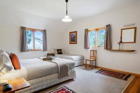 Wine Loft - Cosy Country Retreat With Ocean Views - Mackay Tourism 2