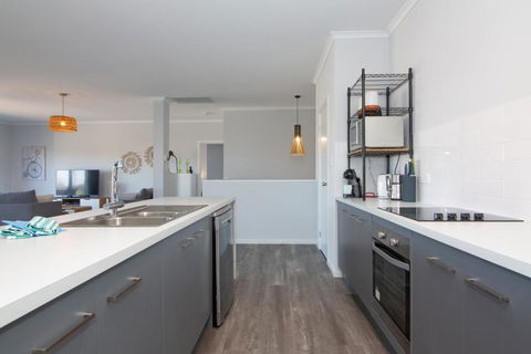 Xanadu - Aldinga Beach - C21 SouthCoast Holidays - Mackay Tourism 3