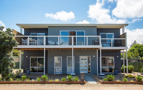 Xanadu - Aldinga Beach - C21 SouthCoast Holidays - Mackay Tourism 0