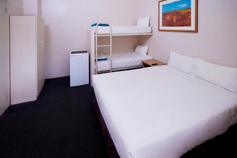 Outback Lodge - Mackay Tourism 2