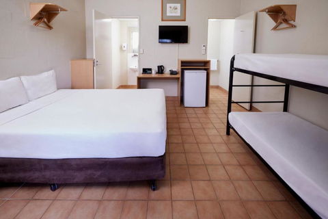Outback Lodge - Mackay Tourism 1