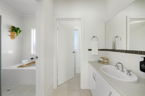 YARLU By Silver Sands - Mackay Tourism 1