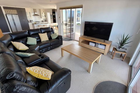 Yellow Boat Harbour Beach Apartment - Mackay Tourism 0