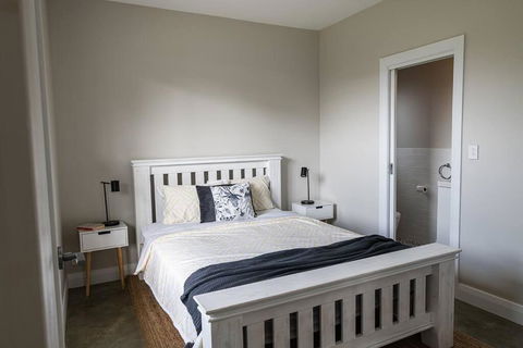 Yellow Door Beach Retreat - Mackay Tourism 1
