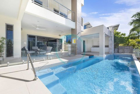 Zen Bayview Bliss: Luxury Marina Mansion - Mackay Tourism 0