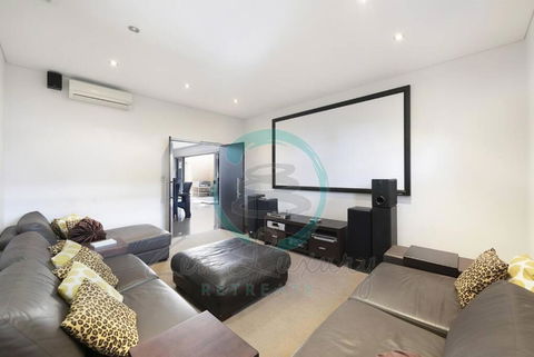 Zen Bayview Bliss: Luxury Marina Mansion - Mackay Tourism 1