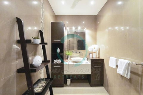 Zen Bayview Bliss: Luxury Marina Mansion - Mackay Tourism 2