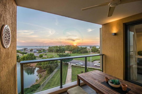 ZEN BY THE OCEAN - 1-BR Executive Biz Retreat - Mackay Tourism 0