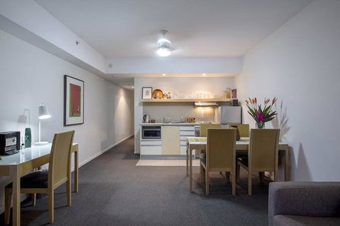 ZEN CITY & SEA Executive 1-BR Suite In Darwin CBD - Mackay Tourism 0