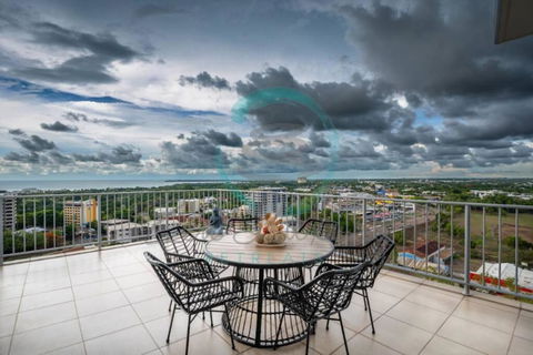 ZEN Pinnacle Penthouse (2) 3-BR Panoramic Retreat - Mackay Tourism 0