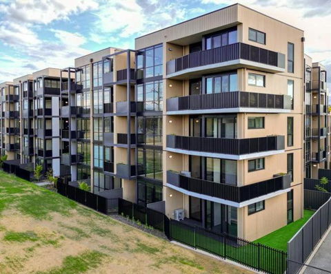 ZMITH Apartment - BROOKE, - Near AIS, GIO Stadium, UC, & Nth - Canberra Hospital - Mackay Tourism 2