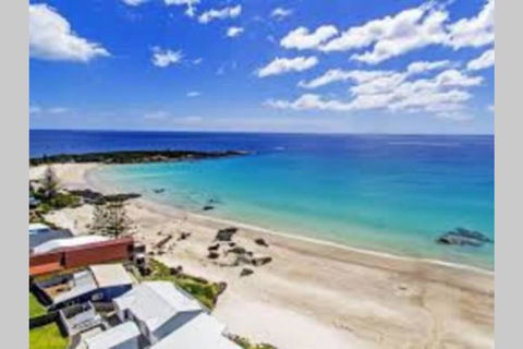 Zoo Villas: Villa Giraffe - Central Wynyard - Mackay Tourism 0