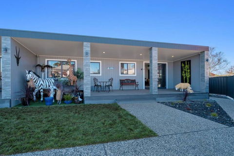 Zoo Villas: Villa Giraffe - Central Wynyard - Mackay Tourism 2