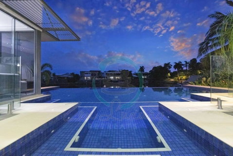 ZenLux: 4BR Bayview Mansion Infinity Pool + Cinema - Mackay Tourism 1