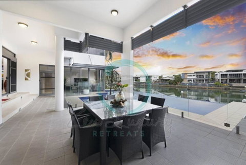 ZenLux: 4BR Bayview Mansion Infinity Pool + Cinema - Mackay Tourism 3