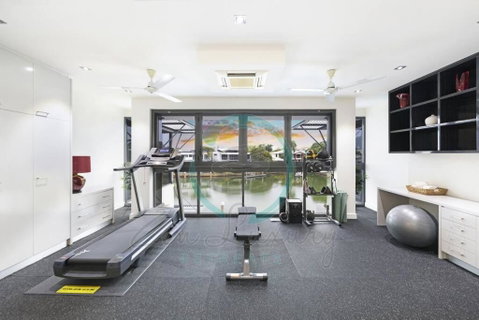 ZenLux: 4BR Bayview Mansion Infinity Pool + Cinema - Mackay Tourism 2