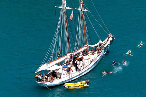Whitehaven Beach Sailing And Snorkeling Cruise - Mackay Tourism 3