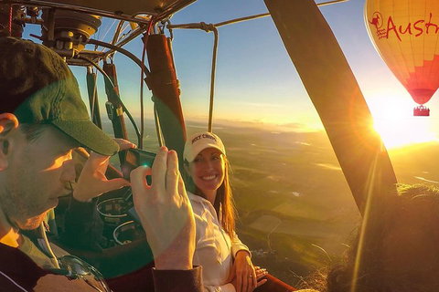 Hot Air Ballooning Tour From Cairns - Mackay Tourism 1