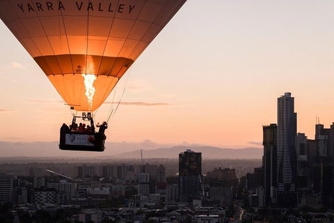Melbourne Balloon Flight At Sunrise - Mackay Tourism 5