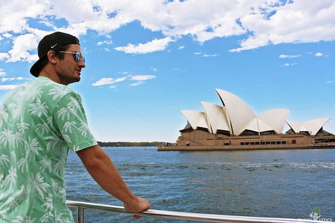 Sydney Harbour Hop-on Hop-off Cruise - Mackay Tourism 3