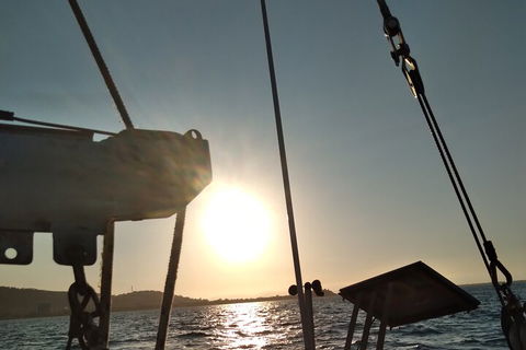Townsville Small Group Early Morning Sailing Cruise Boat Tour Charter Hire - Mackay Tourism 5