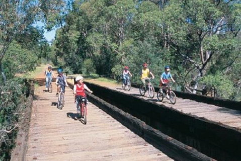 Perth Hills - Wildlife, Art & Gastronomy - Mackay Tourism 2