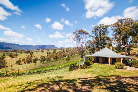Luxury Blue Mountains Tour With Aussie BBQ Lunch And Wine Tasting - Mackay Tourism 5
